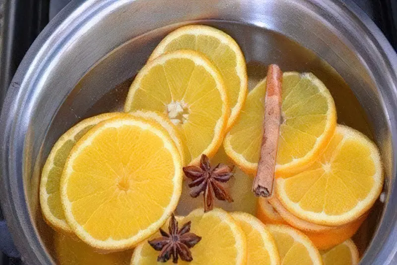 Напій з апельсинів і кориці