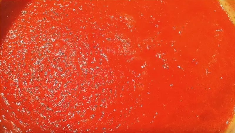варимо томатну пасту до бажаної густоти