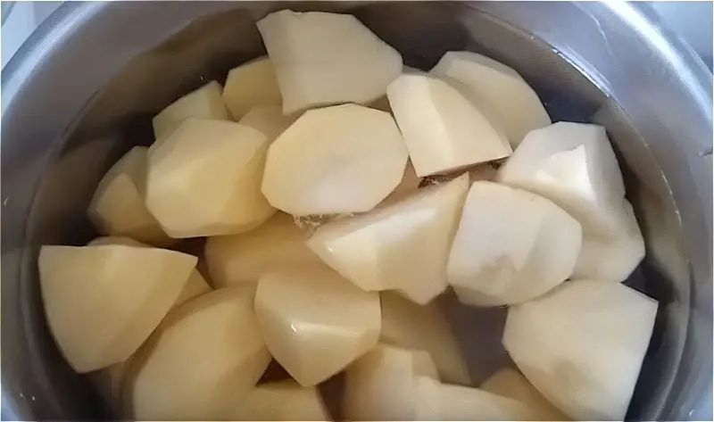 ставимо варитися картопля для пюре