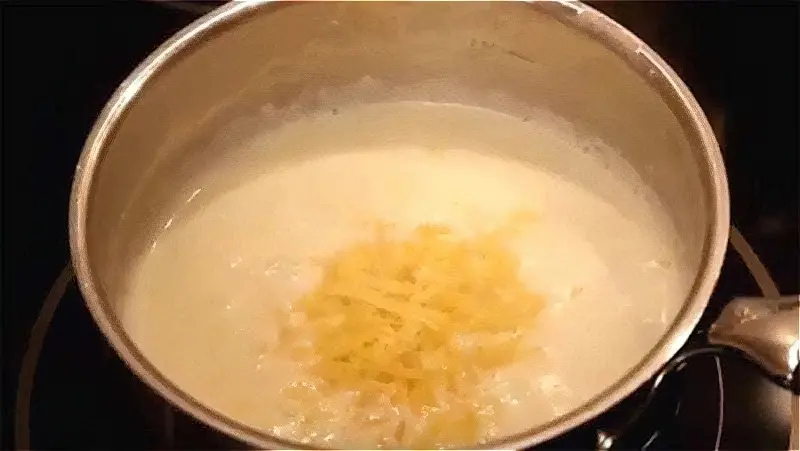 готуємо сирно-вершковий соус